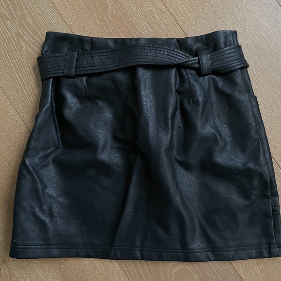 Topshop front zip faux leather mini skirt - Picture 3 of 4